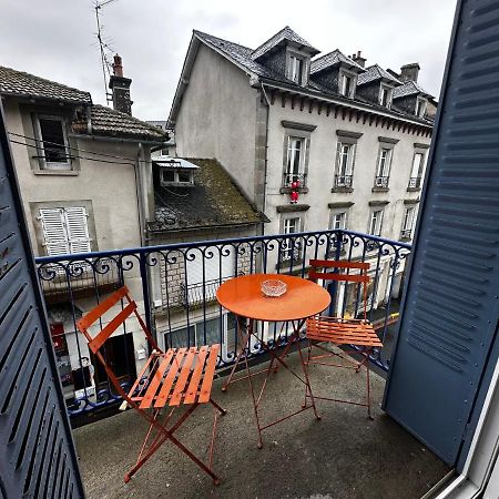 Belle Maison De Ville Au Coeur Du Village De Montagne Vic-sur-Cère Exteriör bild