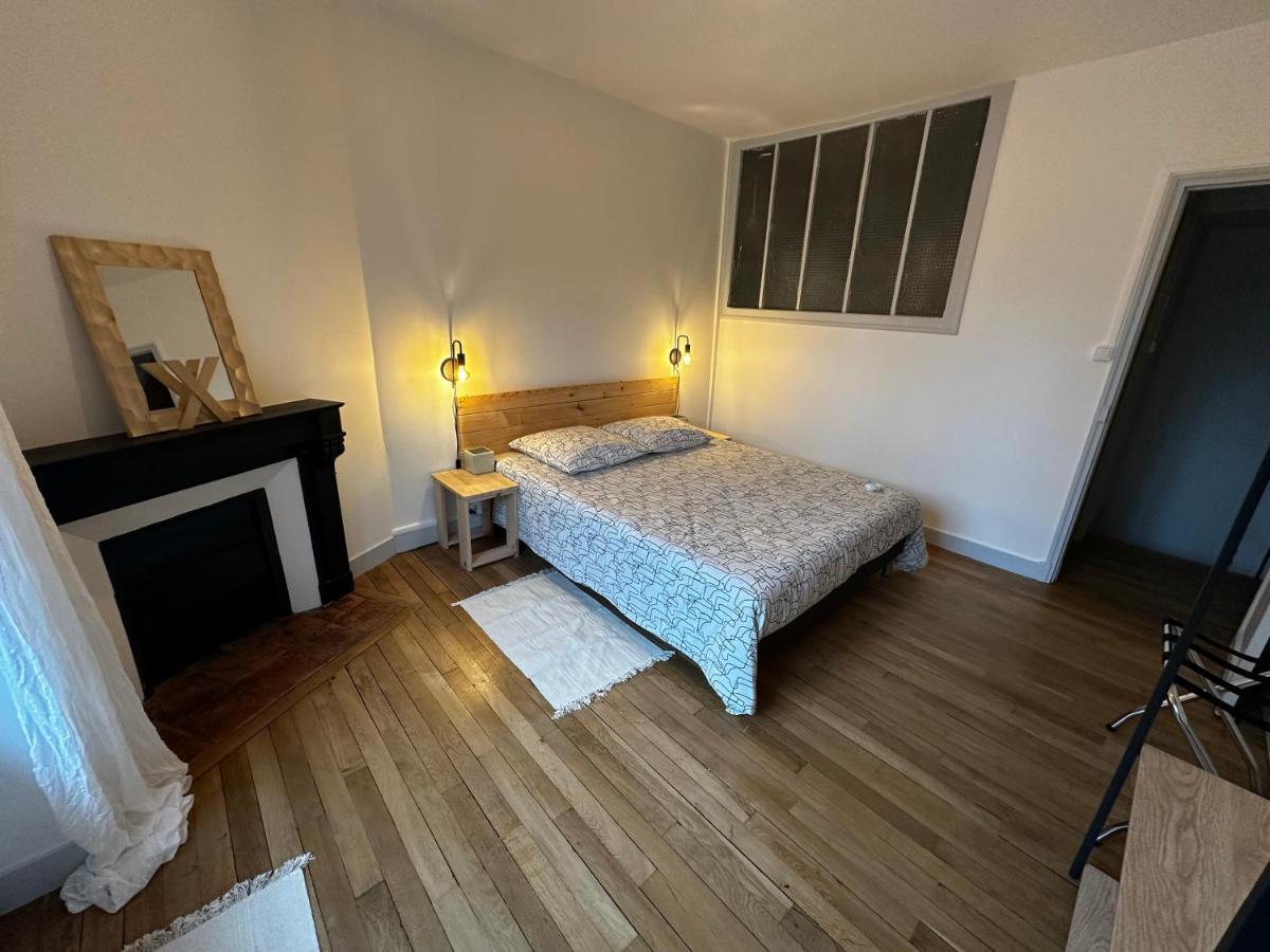 Belle Maison De Ville Au Coeur Du Village De Montagne Vic-sur-Cère Exteriör bild