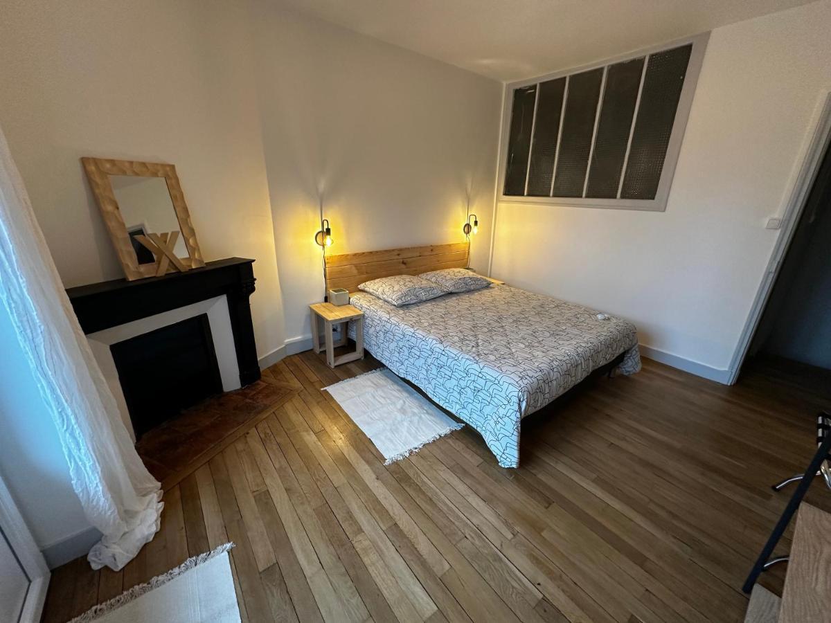Belle Maison De Ville Au Coeur Du Village De Montagne Vic-sur-Cère Exteriör bild