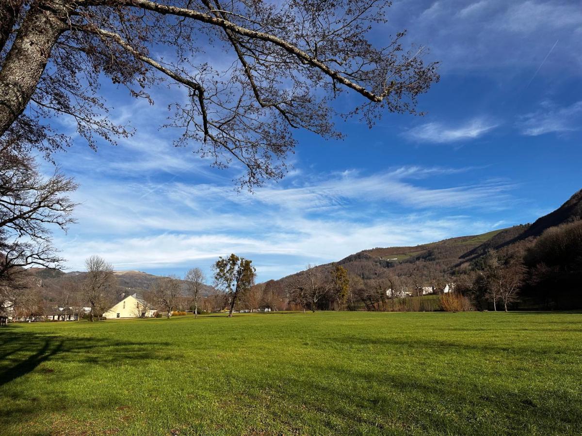 Belle Maison De Ville Au Coeur Du Village De Montagne Vic-sur-Cère Exteriör bild